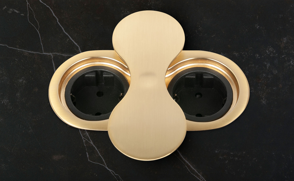 Фото товара: SFL EIGHT (2*220) блок розеток, провод 1м с евровилкой мат. золото