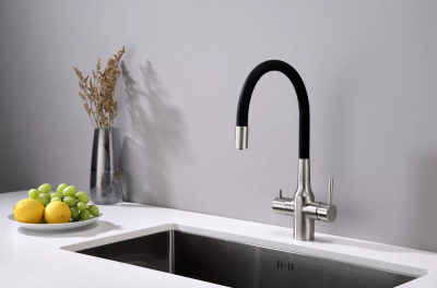 Paulmark SALIX, смеситель, брашированная сталь, черный шланг Детальное фото товара: Paulmark SALIX, смеситель, брашированная сталь, черный шланг