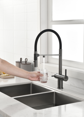 Детальное фото товара: Paulmark GRAVITY, смеситель, вороненая сталь, черный шланг
